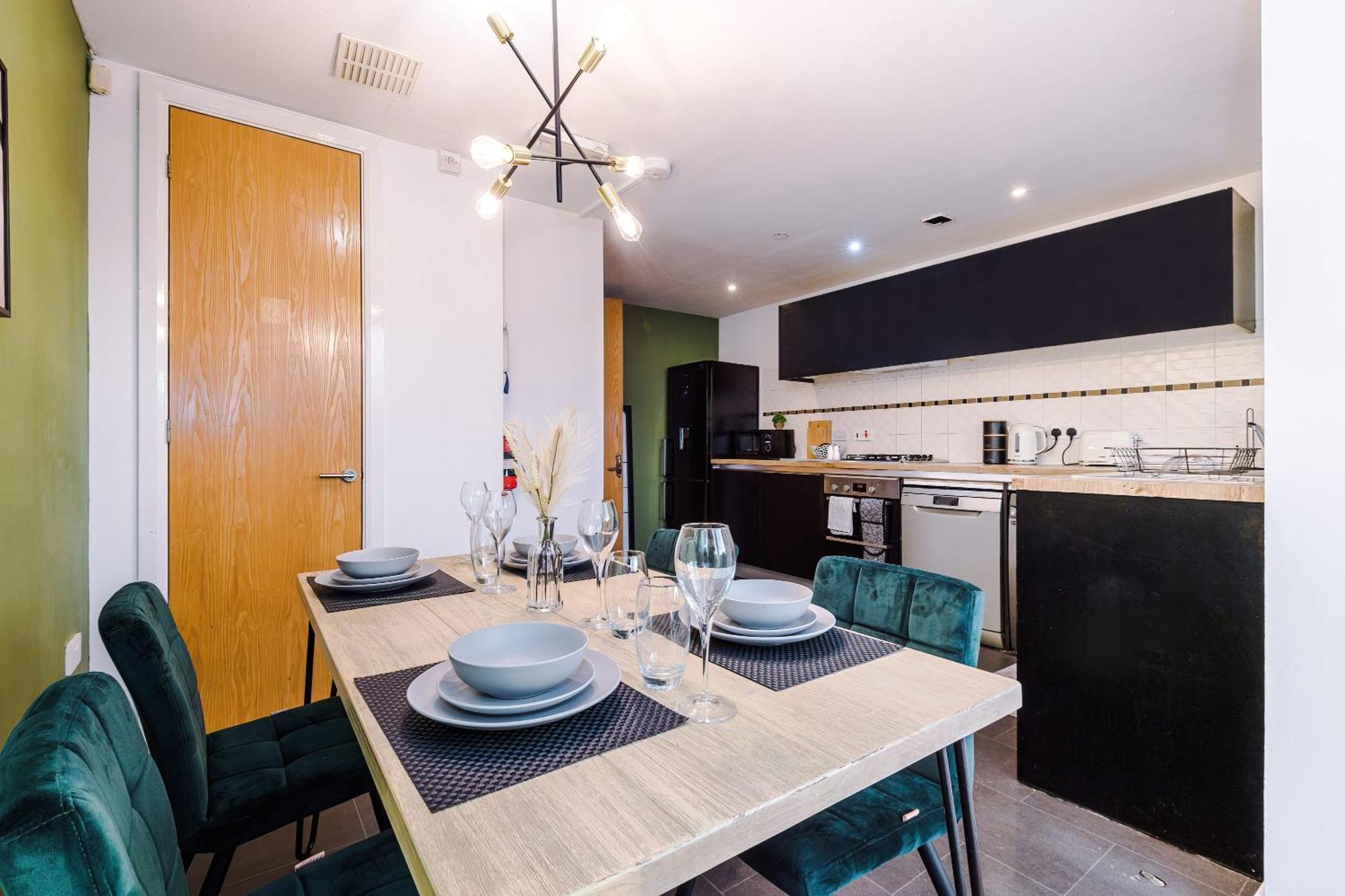 Rest&Recharge At A Spacious Townhouse By The Etihad Villa Manchester Bagian luar foto