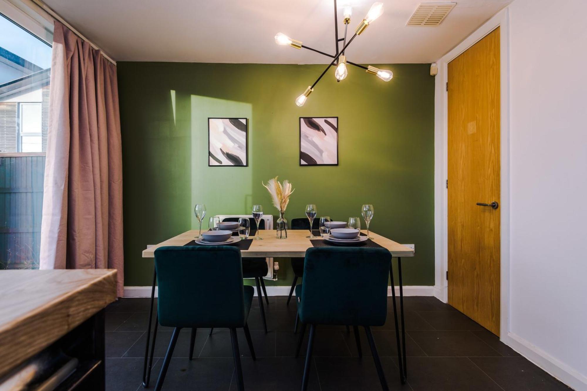 Rest&Recharge At A Spacious Townhouse By The Etihad Villa Manchester Bagian luar foto