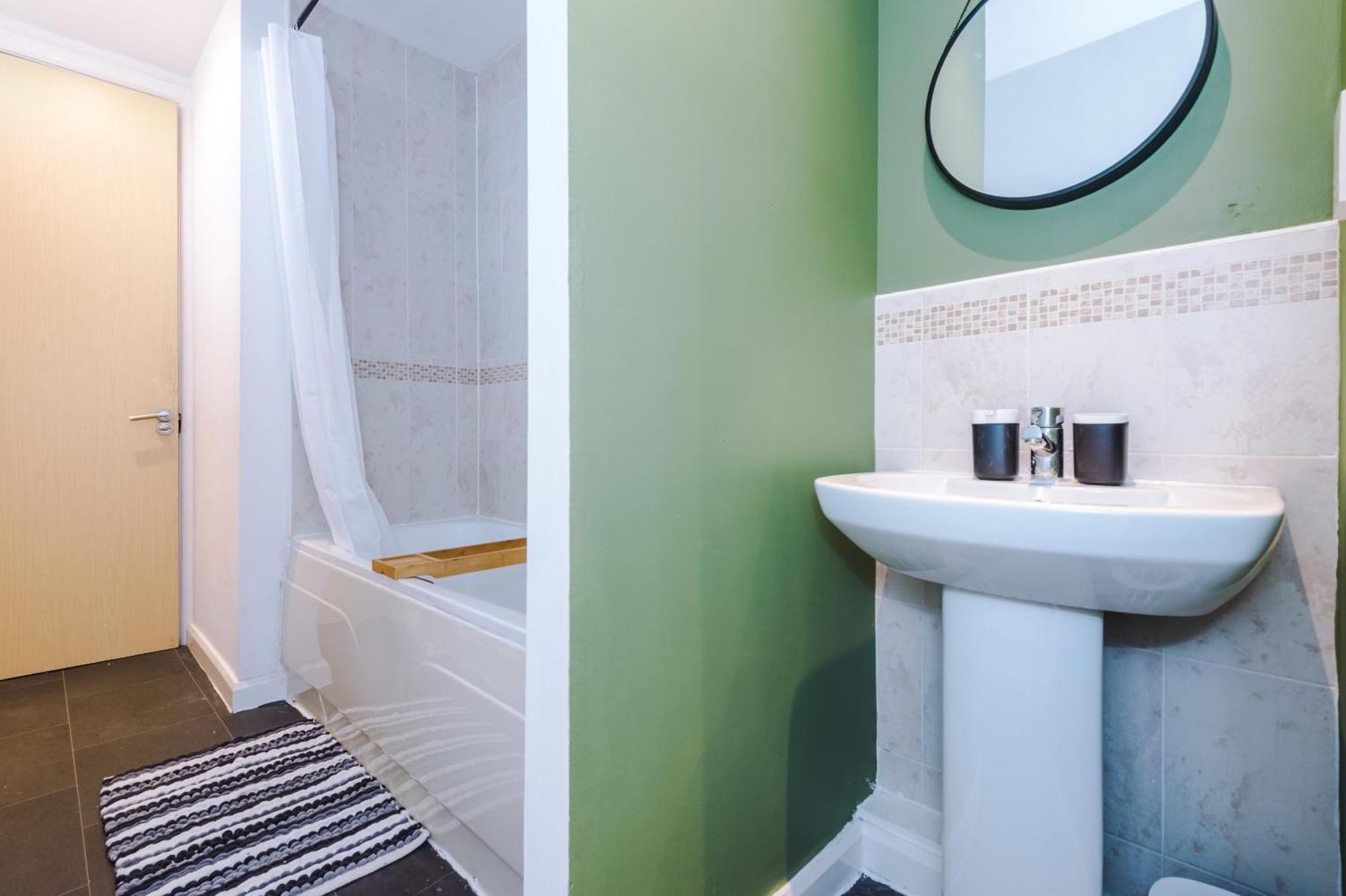 Rest&Recharge At A Spacious Townhouse By The Etihad Villa Manchester Bagian luar foto